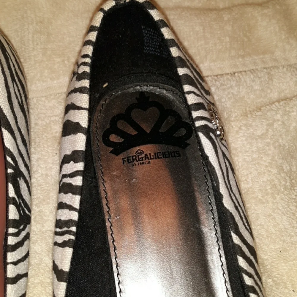 Fergalicious by Fergie zebra flats sz 10